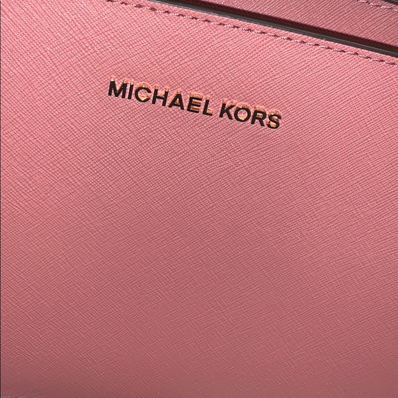 🔛💜FLASH SALE⚡️ Michael Kors crossbody - Picture 2 of 8